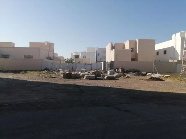 للبيع أرض سكني تجاري في معبيلة 5