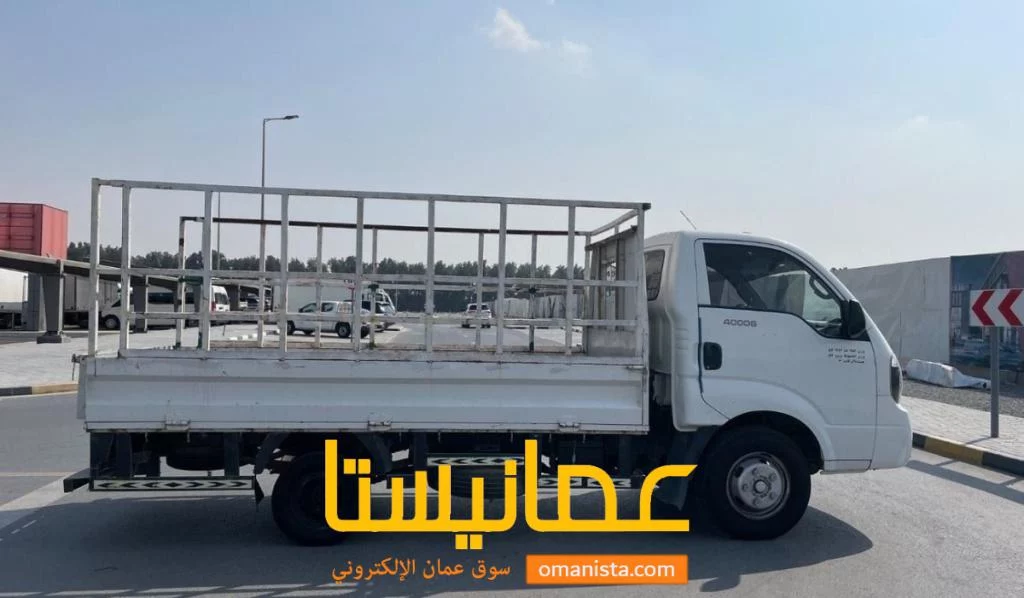 تتوفر لدينا خدمة نقل عام لجميع البضائع