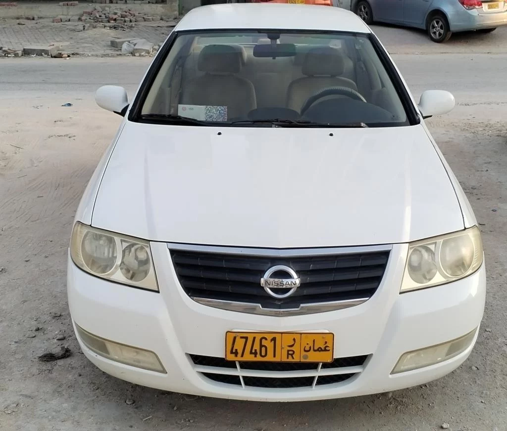 نيسان صني موديل ٢٠١٠ للبيع في صلالة Nissan sunny 2010