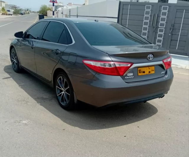 بيع كامري وارد امريكا لونه رمادي