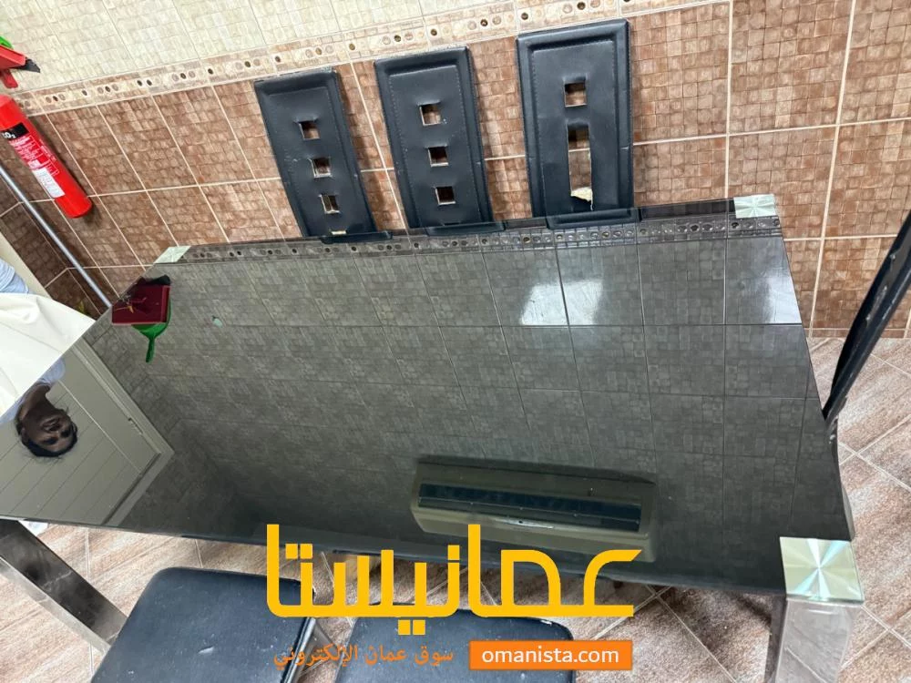 طاولة سفرة معها 6 كراسي