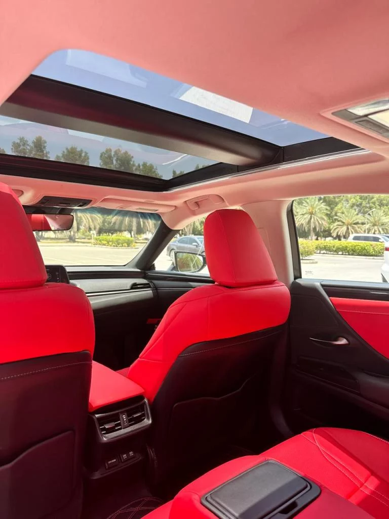 للبيع سيارة نظيفة بانوراما لكزس ES 350 طراز 2019