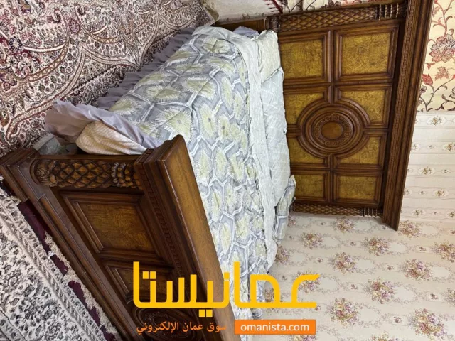 اثاث مستخدم سرير كبير