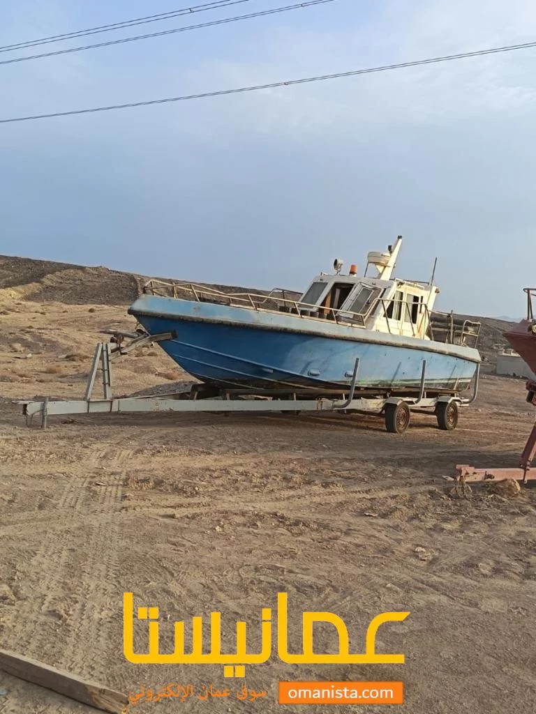 قارب للبيع