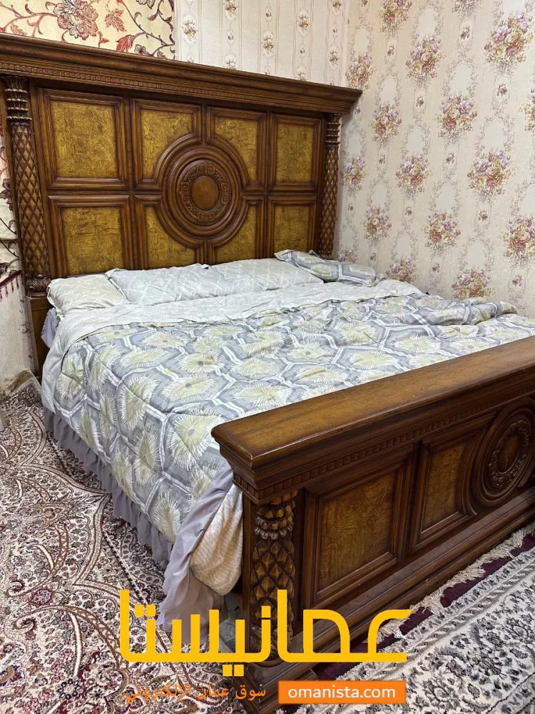 سرير كبير للبيع