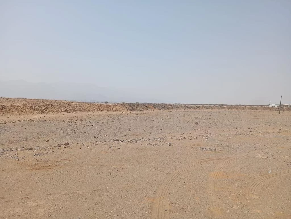 للبيع أرض سكنية في بركاء فليج المعمورة سوبر كونر