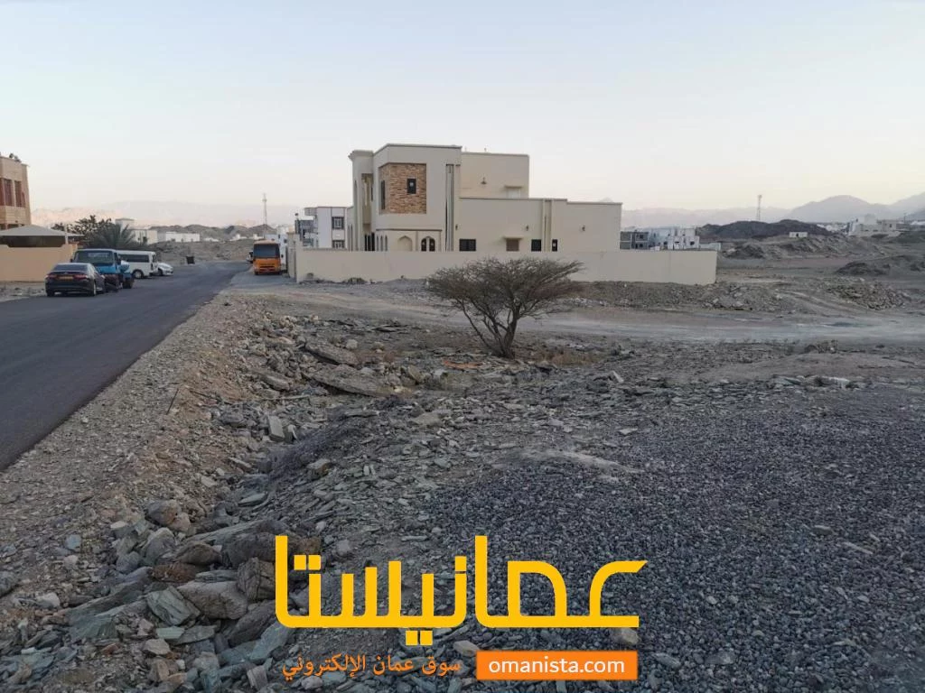 ارض في العامرات للبيع 8/1