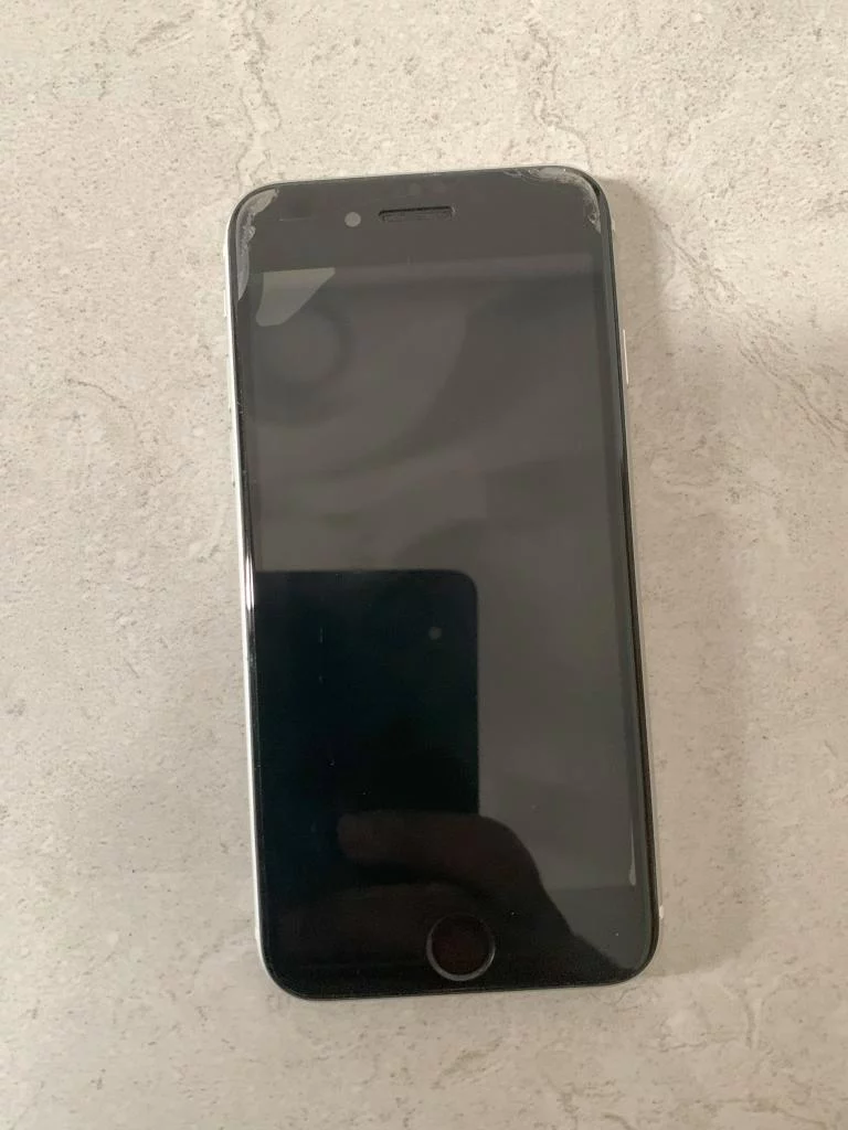 iPhone se 2020 , 128gb للبيع أيفون