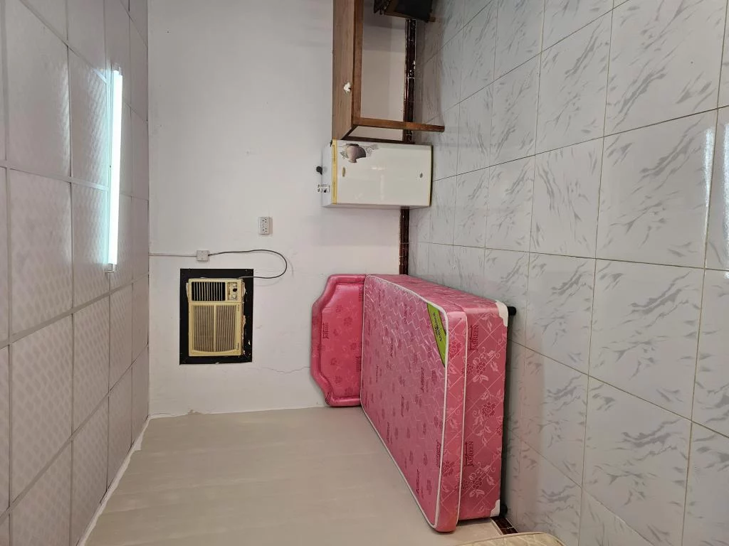 غرفة للإيجار صحار / عوتب