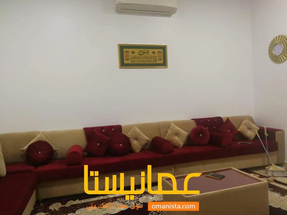للبيع طقم مجلس أرضي أنيق وراقي - بحالة ممتازة