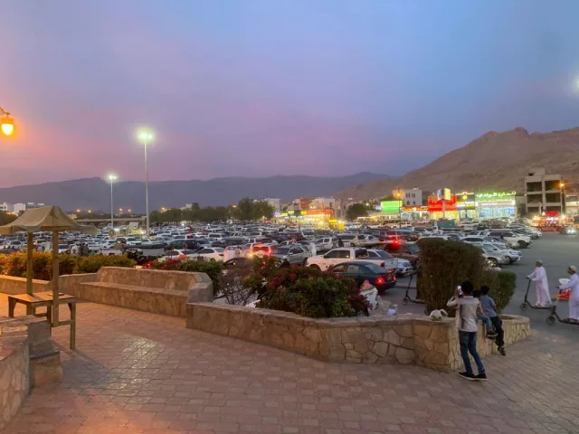 شقق  وفيلا للإيجار بعبري حي السعادة