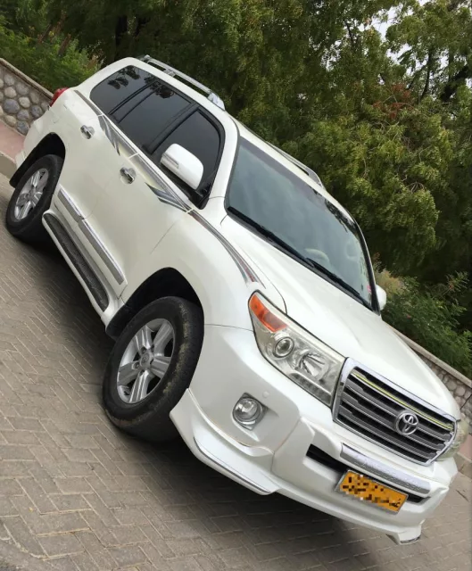 للبيع لاندكروزر  GXR    V8  موديل 2014 قوة المحرك 4700