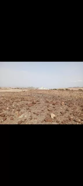 للبيع أرض سكنية في العامرات امتداد الاول جنب بيوت
