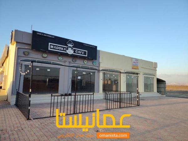 محلات تجارية للإيجار عبري العينين ٥٠ ريال البناية رقم 1 من الشار