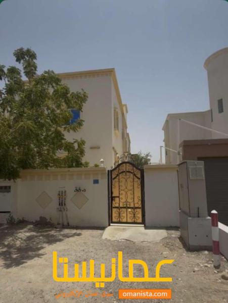 فيلا وشقق للبيع في العامرات المحج مع امكانية البيع المنفصل