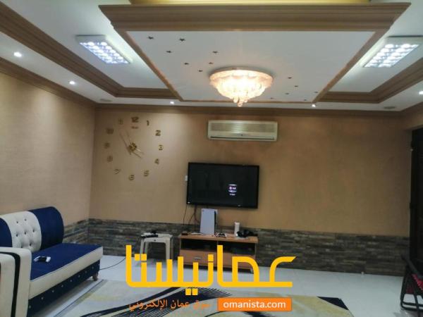 للبيع منزل بمساحة واسعة وبطابقين في الخوض المرحلة الثالثة بالقرب