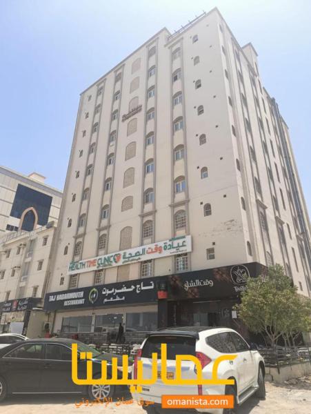 للايجار شقة ممتازة وبموقع ممتاز في الخوض2 عند مدخل واحة المعرفة 