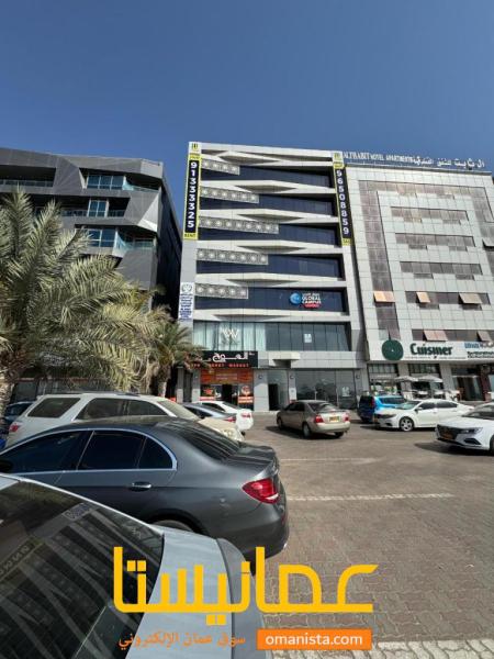 للبيع مكتب اول خط شارع الموج