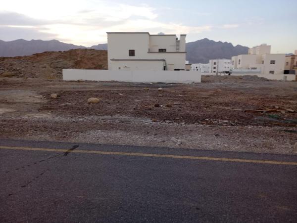 للبيع أرض سكنية في العامرات مربع 12