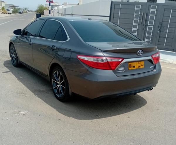 بيع كامري وارد امريكا لونه رمادي