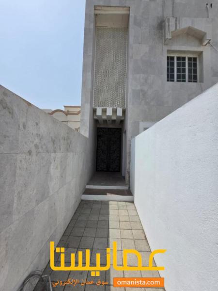 فيلا للإيجار في القرم مقابل حديقة القرم الطبيعية