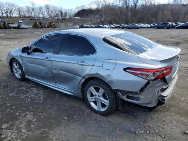 *كرولا 2017 SE لون ابيض داخل أسود جلد حادث امامي بسيط ايرباج