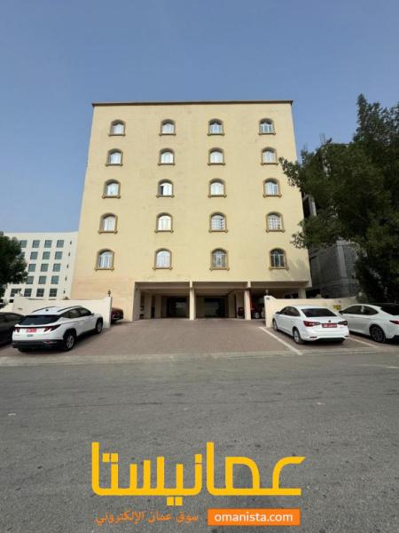 شقة من ثلاث غرف للبيع في بوشر خلف مركز القبائل