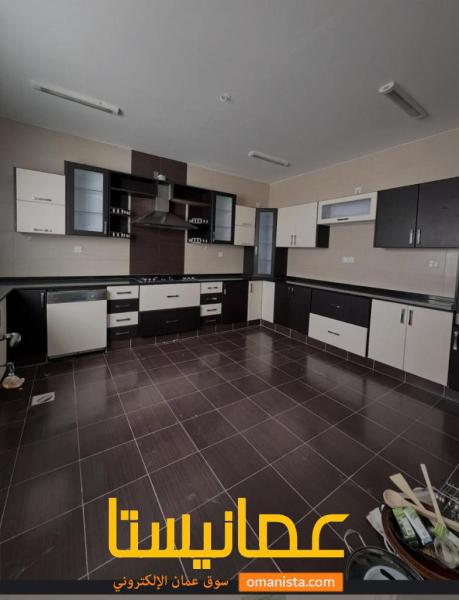 فيلا جميله من اصل توين فيلا للبيع في العامرات