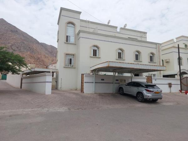 شقة عائلية كبيرة للايجار في بوشر