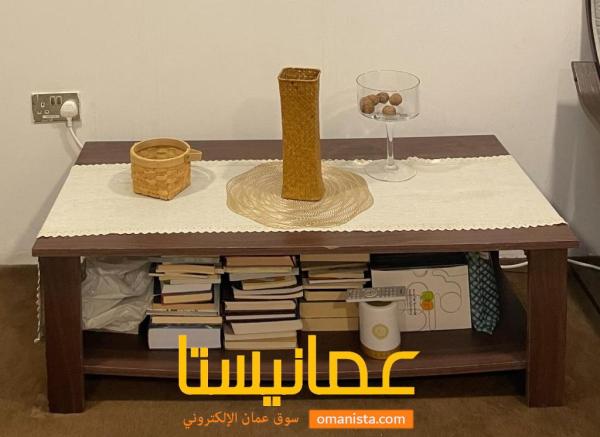 طاولة تلفاز خشبية.