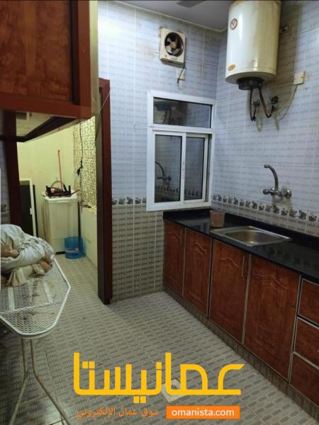 للايجار شقة جزء مفروشة في المعبيلة الجنوبية 5/2 بموقع حيوي