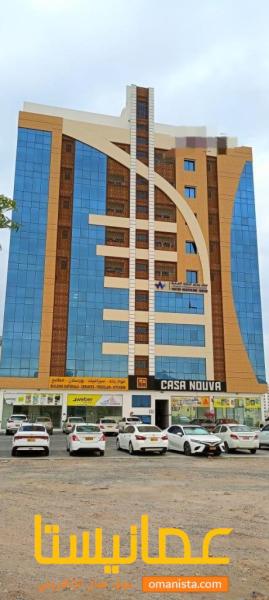 للايجار معرض ارضي في مبنى سكني تجاري جديد في غلا على الشارع