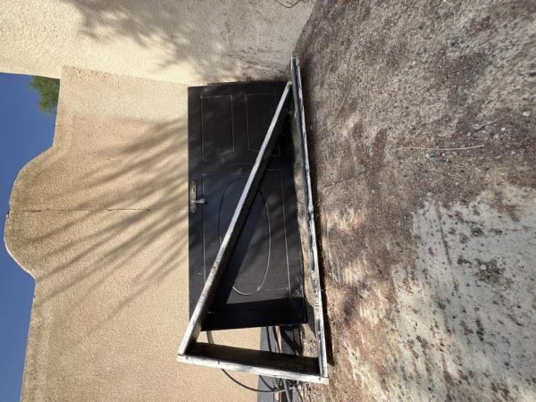 بيع باب مستعمل