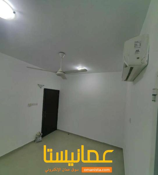 شقة للإيجار العامرات المحج قريبة من جميع الخدمات موقع مميز تفاصي