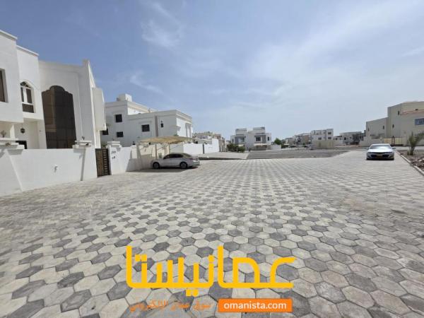 فيلا راقية للبيع في الخوض الثانية