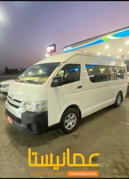 باص تويوتا حديث وواسع للإيجار مع السائق في موسم خريف ظفار
