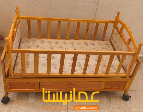 سرير أطفال صغير