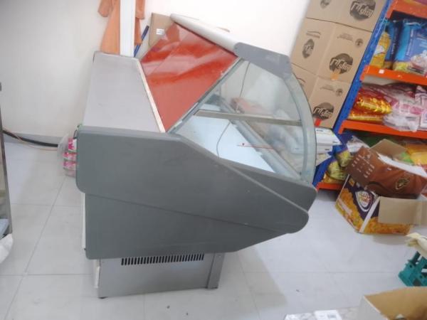 ثلاجة عرض اللحوم