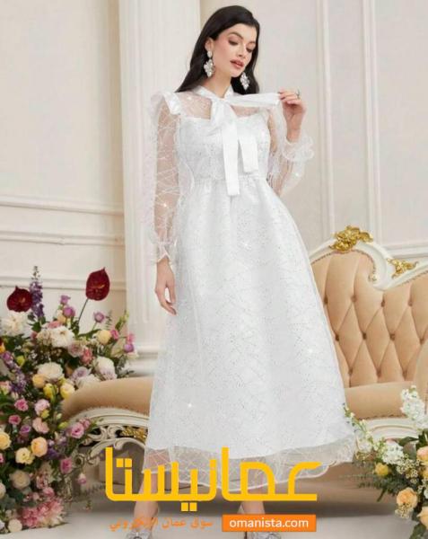 فستان ناصع البياض في عبري