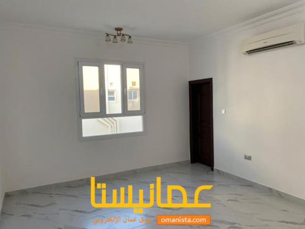 للايجار فيلا من توين فيلا راقية في الخوض 5 في حي الكوثر بالقرب م