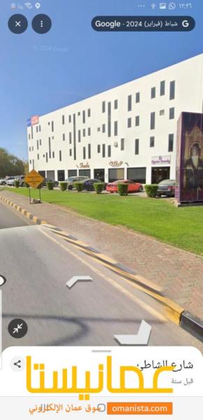 للايجار 3 مكاتب بمساحات واسعة في القرم شارع الشاطئ بموقع مميز