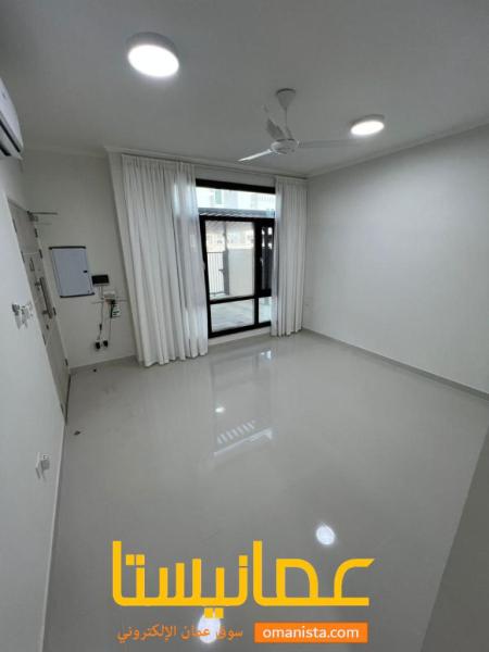 للايجار فيلا جديدة راقية بطابقين في بركاء في حي النسيم بالقرب من