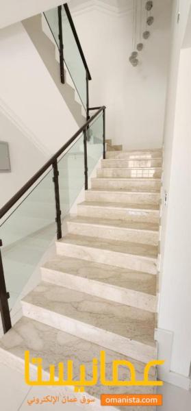 للبيع فيلا راقية وبناء شخصي في المعبيلة الجنوبية في شارع نور