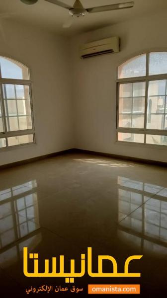 للايجار شقة ممتازة بموقع ممتاز في مرتفعات العامرات الثانية بالقر