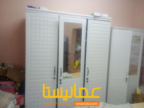 دولاب ملابس 3 ابواب والثاني 2 باب