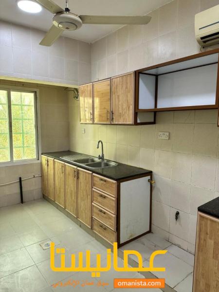 شقه للايجار الشهري الموالح الجنوبيه غرفة وصالة ومطبخ