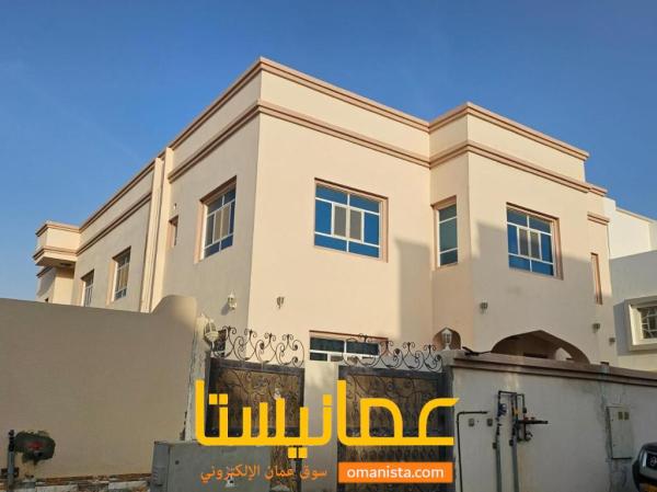 للبيع شقة مؤثثة ونظيفة في الدور الاول وبمدخل منفصل في المعبيلة ا