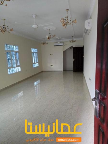 فلة للايجار بوشر قريب من الخوير وشارع المها