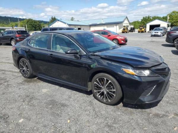 *كامري 2018 SE اسود داخل سلفر فلاش رقم واحد الفول بصمه فتحه