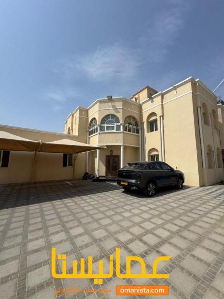 للبيع فيلا فالعذيبة مع تصريح لبناء شقق